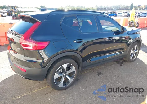 2024 Volvo Xc40 B5 Plus Dark Theme z USA, uszkodzony, nr VIN YV4L12ULXR2326994
